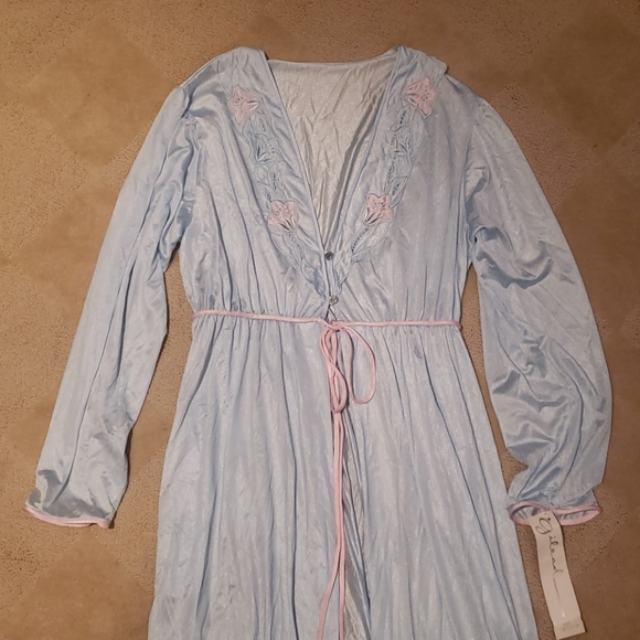 Vintage Gilead Nylon Robe, Size M - Picture 2 of 9